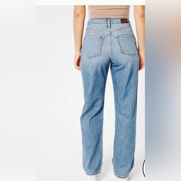 ULTRA HIGH-RISE LIGHTWEIGHT MEDIUM WASH DAD JEANS - Picture 5 of 5